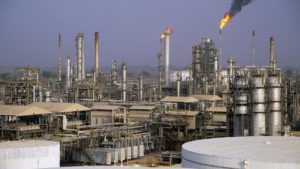 Le Nigeria, premier producteur de pétrole en Afrique, a salué vendredi l'accord "historique" de l'OPEP visant à réduire la production de brut et s'est engagé à diminuer sa production