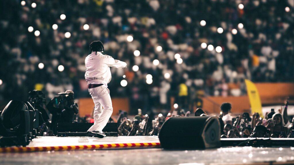 Le rappeur Didi B en concert au stade Félix Houphouët-Boigny Abidjan - L'artiste en prestation