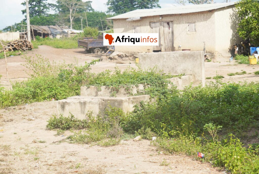 Une vue de la tombe du premier danseur et créateur de la danse Zaouli sans son village Zrabisséfla, à 2 km de Gohitafla