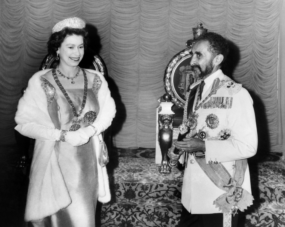 La Reine Elizabeth II rencontre l'empereur d'Éthiopie Hailé Sélassié