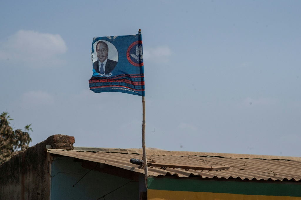 Un drapeau à l'effigie de l'ancien Président Bingu wa Mutharika