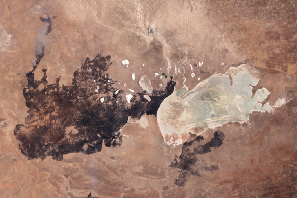 Cette image satellite prise et publiée par Copernicus Sentinel Data 2025 le 28 septembre 2025 montre les dégâts d'un incendie dans le Parc national d'Etosha en Namibie.