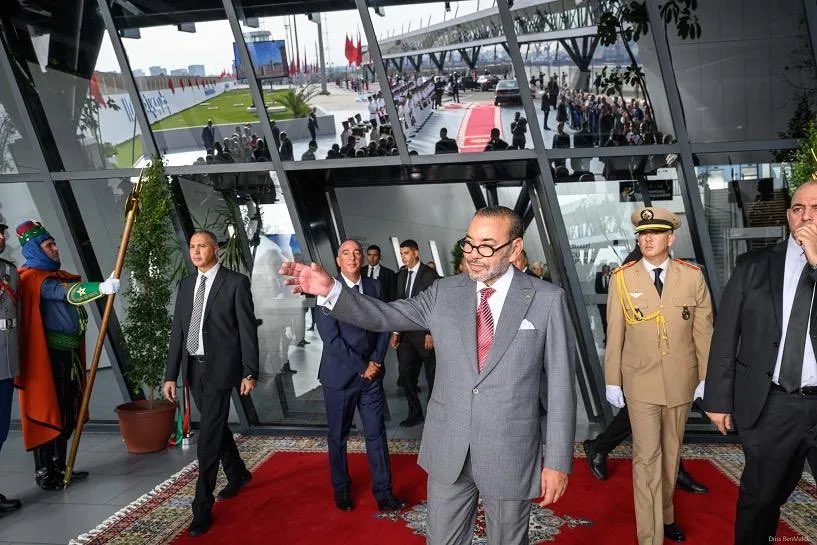 Le Roi Mohammed VI inaugure des infrastructures portuaires
