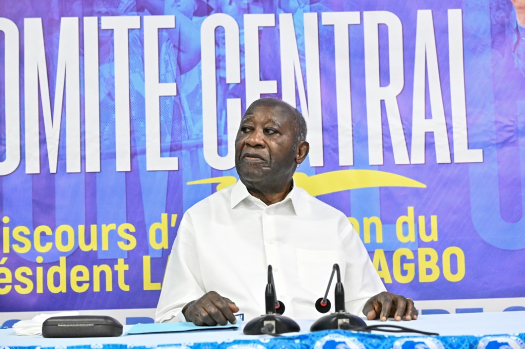 L'ancien Président ivoirien et président du Parti du peuple africain de Côte d'Ivoire (PPA-CI), Laurent Gbagbo, lors d'une réunion du comité central au siège du parti à Abidjan, le 26 avril 2025.