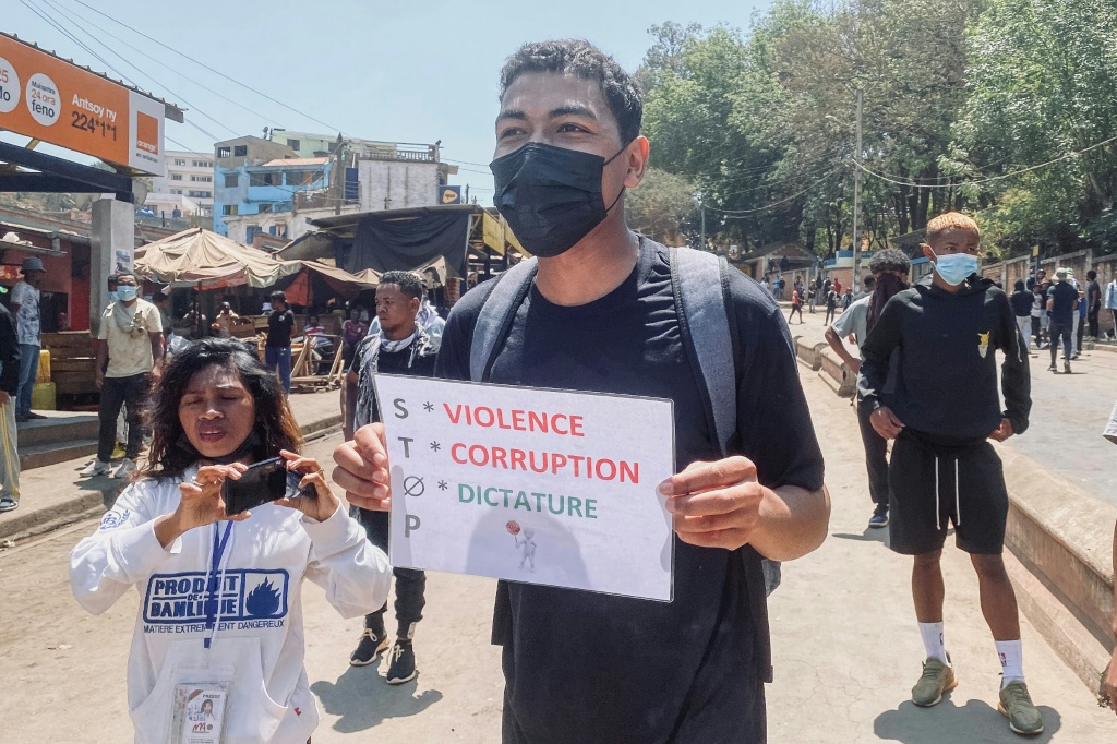 Nouvelles manifestations à Antananarivo, capitale de Madagascar le 29 septembre 2025, lancées au départ pour protester contre les coupures d'eau et d'électricité.