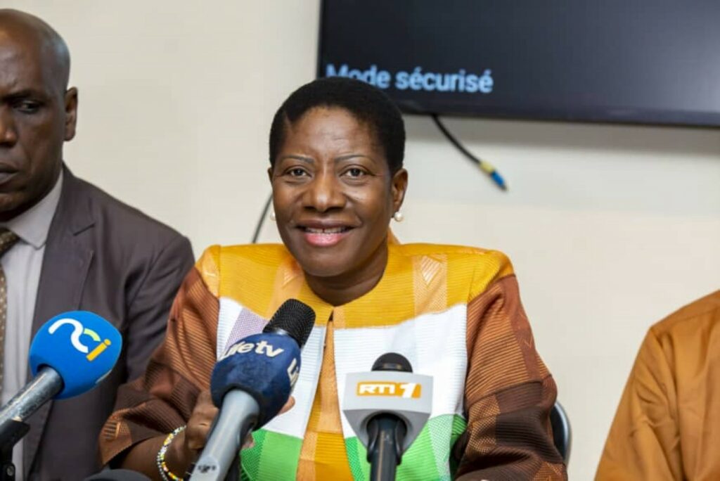 Mme LAGOU Adjoua Henriette. 