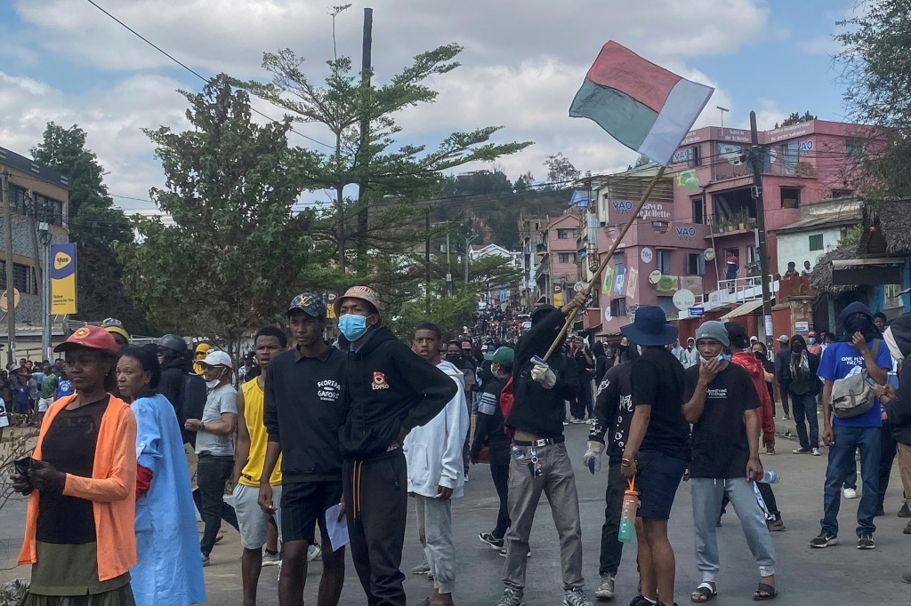 Manifestation contre les pannes répétées d'eau et d'électricité à Antananarivo, le 27 septembre 2025 à Madagascar.
