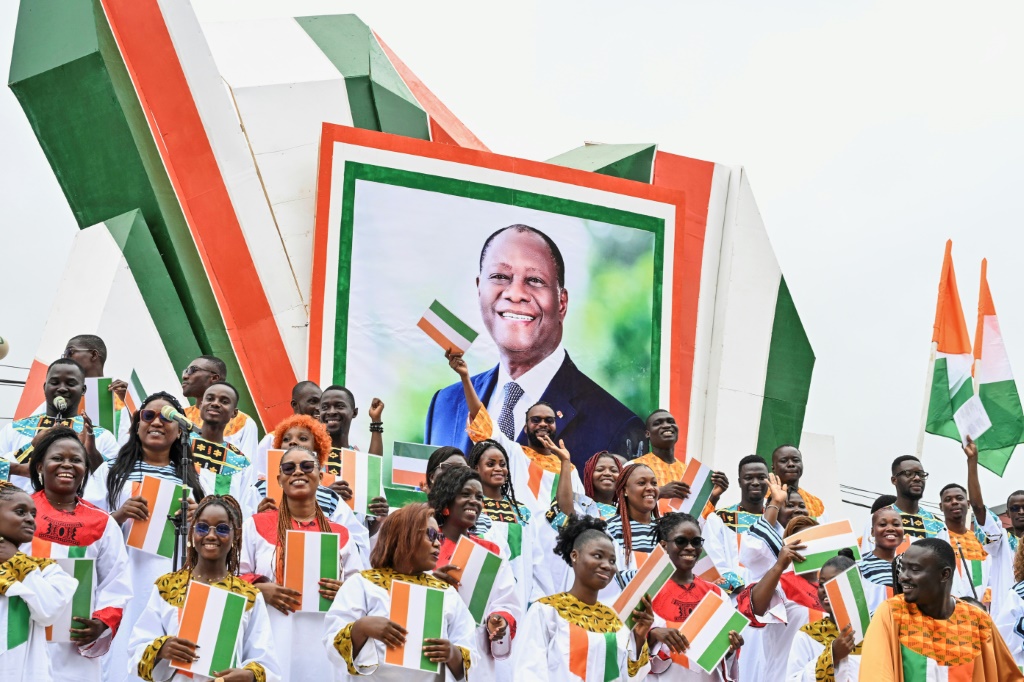 Un portrait du Président ivoirien Alassane Ouattara