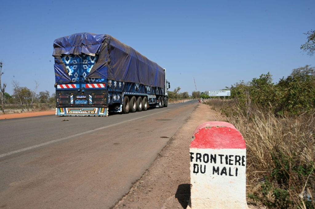 Un camion à la frontière malienne