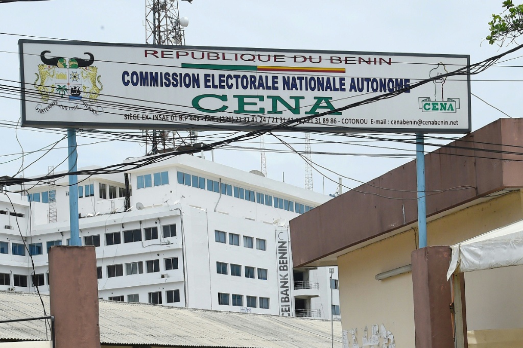 Une vue générale de la Commission électorale (CENA) alors que le décompte des voix commence à Cotonou, le 12 avril 2021, après les élections présidentielles du pays.