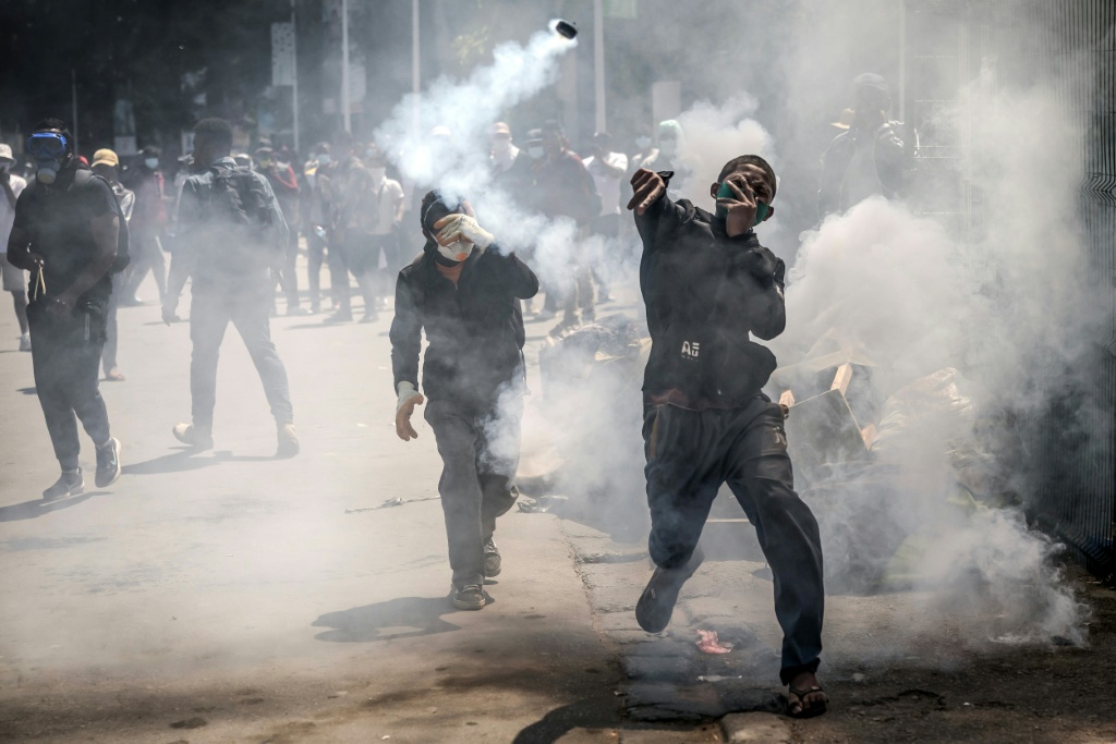 Mobilisation contre le pouvoir en place, tirs de gaz lacrymogène par les forces de l'ordre, Antananarivo, le 9 octobre 2025.