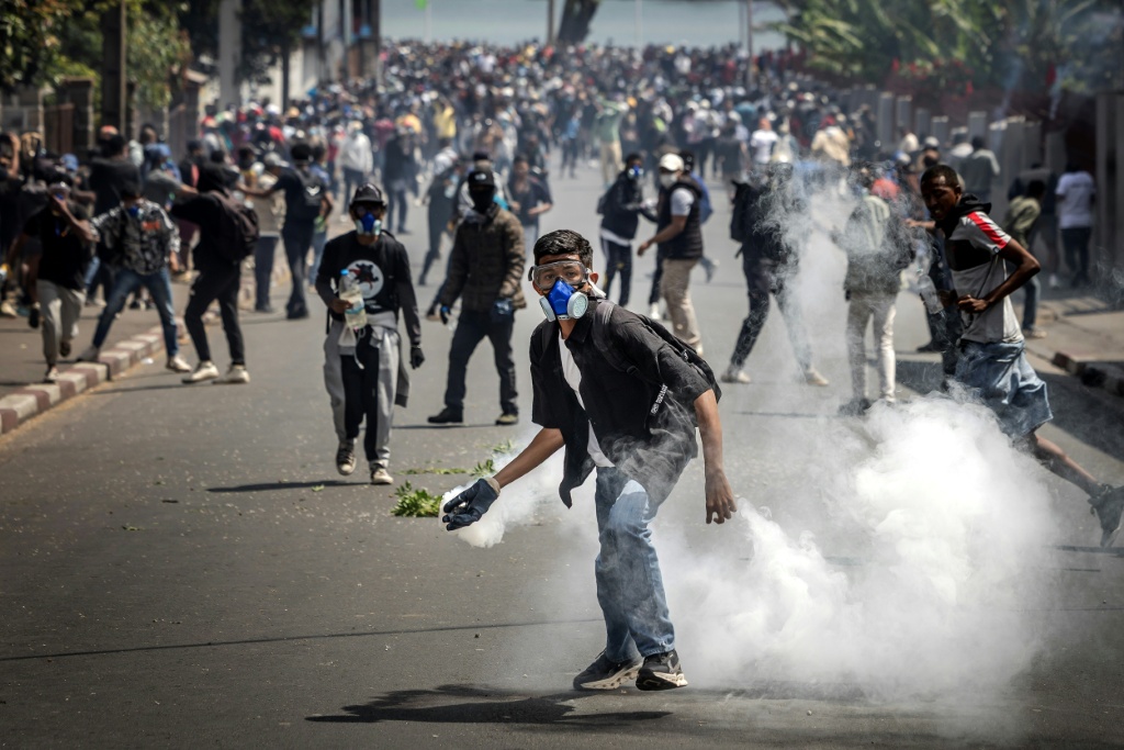 Affrontements entre manifestants et forces de sécurité à Antananarivo, le 11 octobre 2025 à Madagascar.