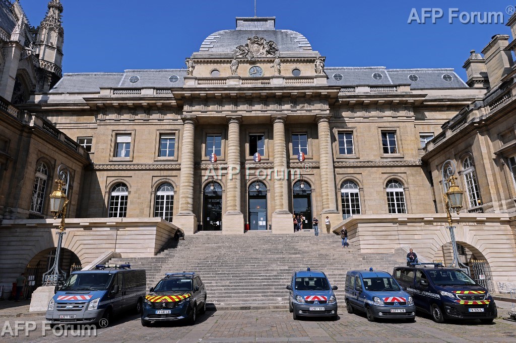 Le procès de l'ex-rebelle congolais Roger Lumbala s'ouvre mercredi à Paris, une audience historique sur les atrocités commises dans l'est de la République démocratique du Congo.