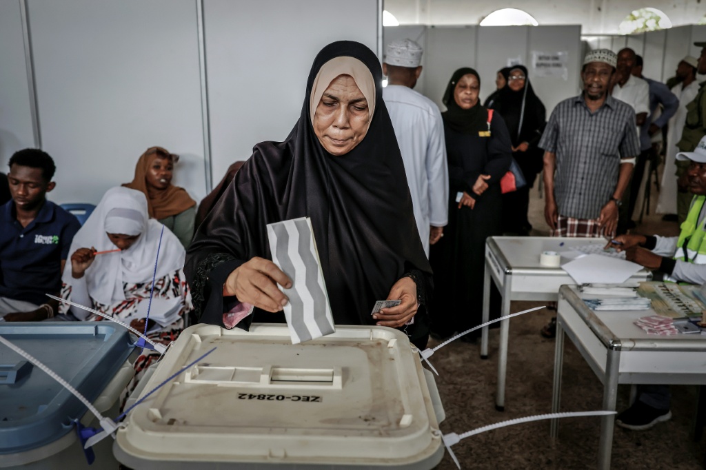 Jour de vote à Stone Town sur l'île de Zanzibar en Tanzanie, le 29 octobre 2025.