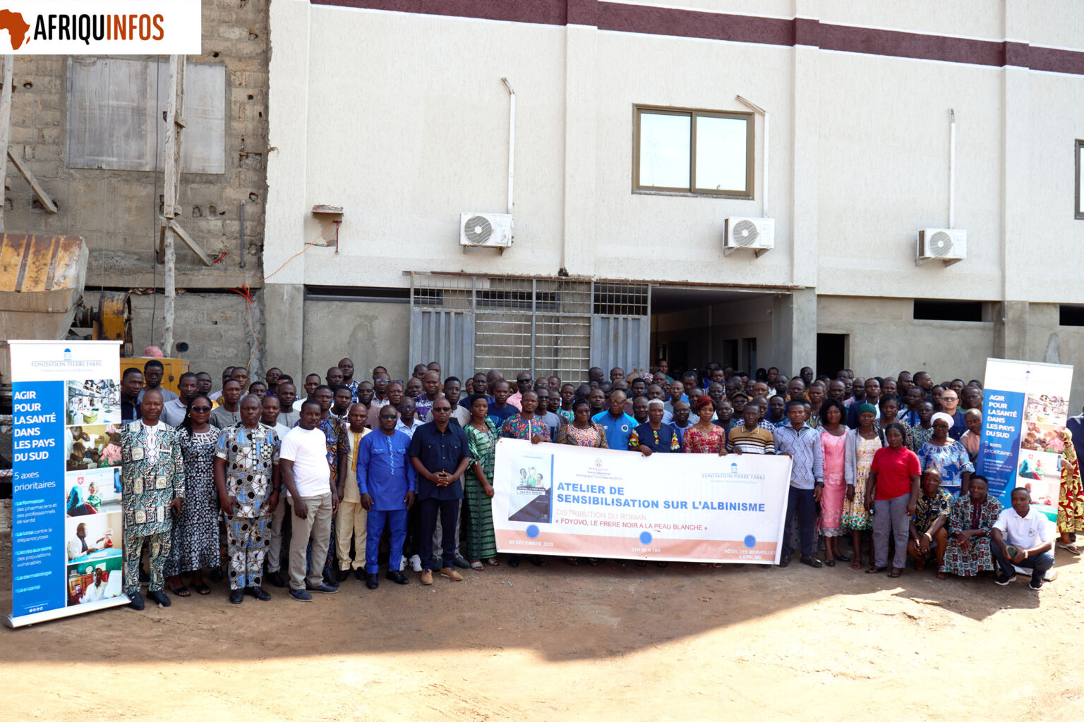 La Coordination nationale de la ‘Fondation Pierre Fabre’ au Togo a organisé tout au long de la journée du 03 décembre 2025, à Kpalimé (environ 120km, sud-ouest de Lomé) un atelier de sensibilisation sur l’albinisme autour du roman «FOYOVO, le frère noir à la peau blanche».