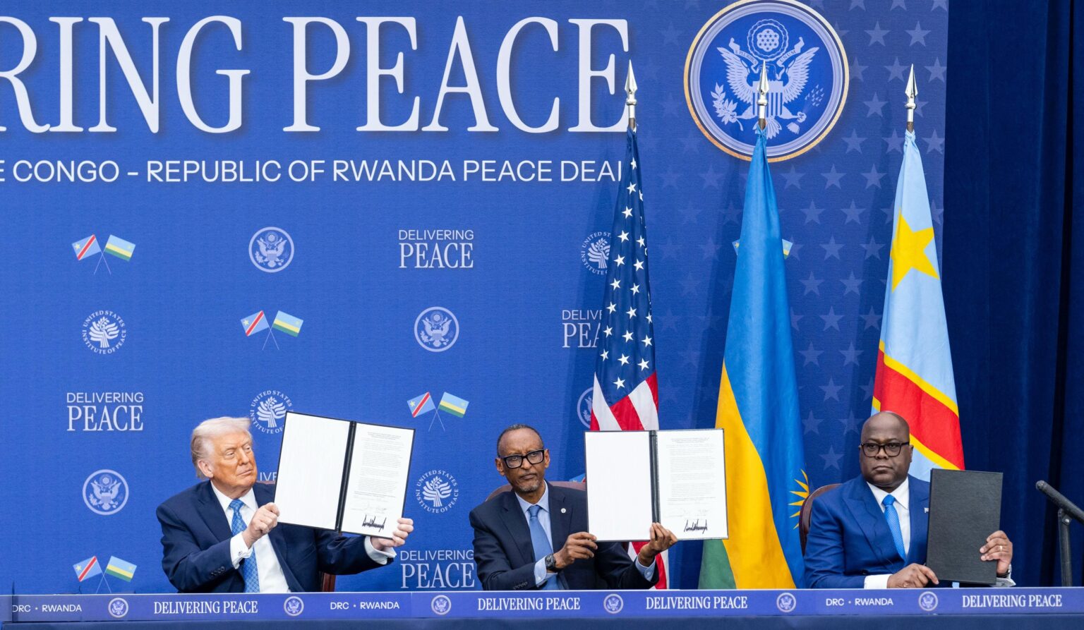 Donald Trump a présidé ce 4 décembre à Washington une cérémonie de signature d'un accord de paix avec ses homologues congolais et rwandais.