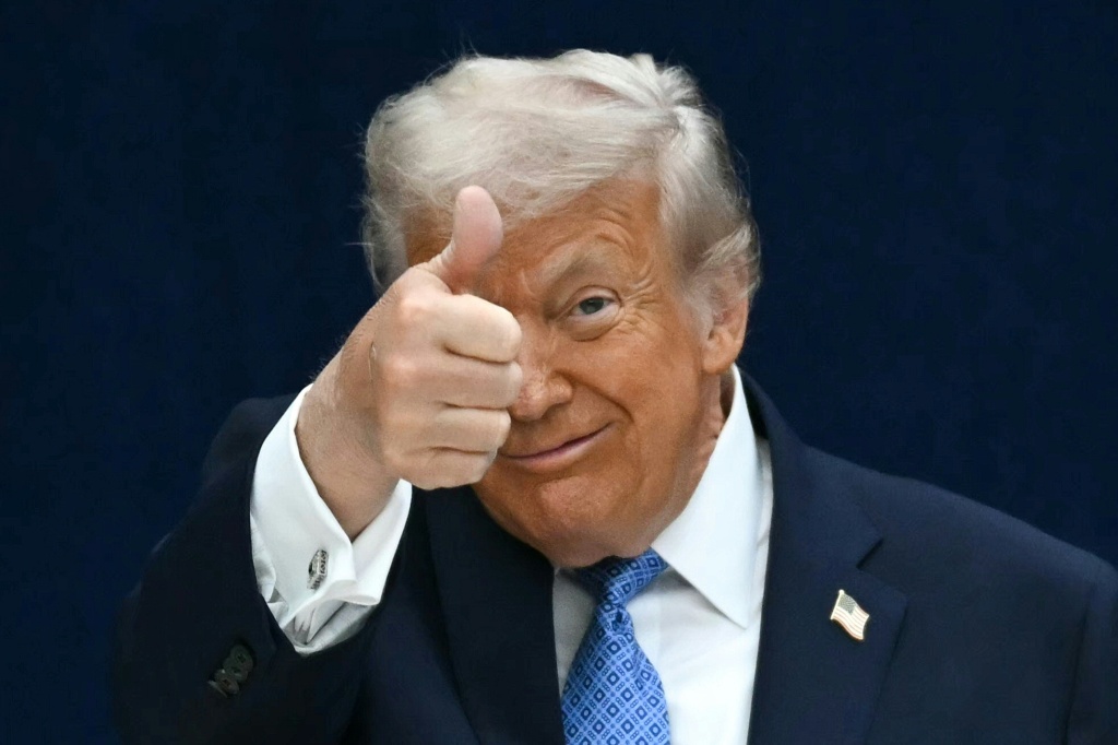 Le Président américain Donald Trump lors de la signature d'un accord de paix entre le Rwanda et la République démocratique du Congo (RDC) à Washington le 4 décembre 2025.