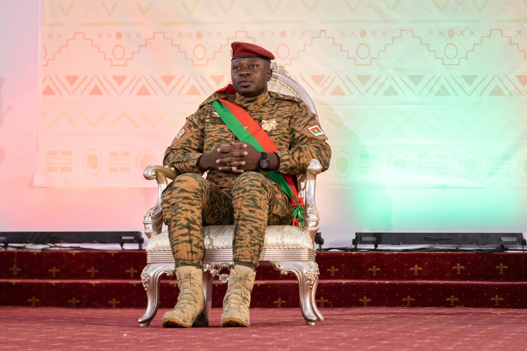 L'ancien Président de la Transition au Burkina Faso, l'ex-lieutenant-colonel Paul-Henri Sandaogo Damiba, le 2 mars 2022 à Ouagadougou.