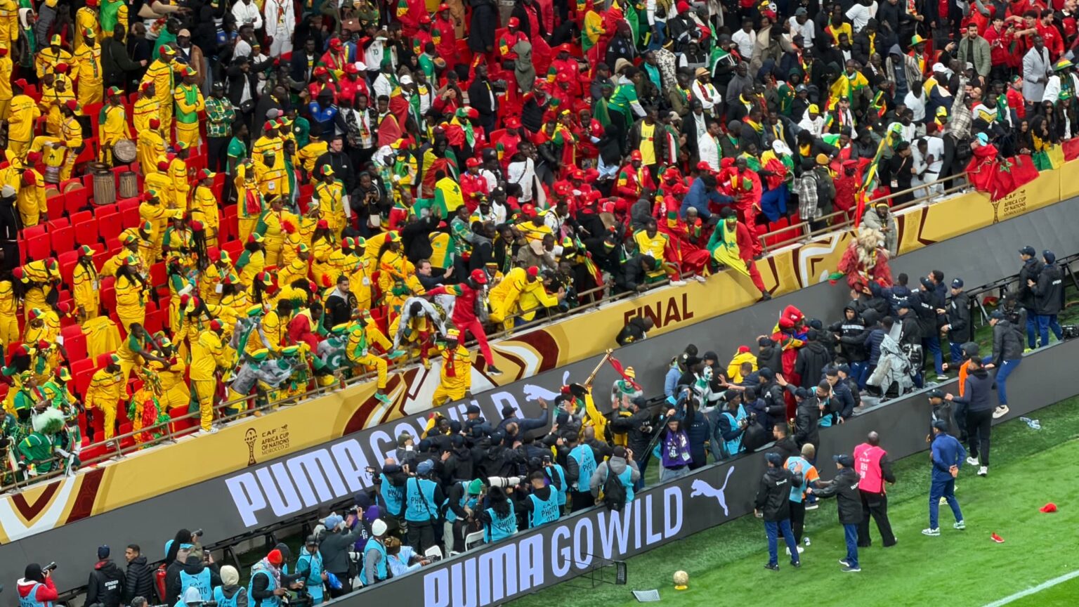 Scènes de violences durant la Finale de la CAN 2025 (DR, RMC Sports).