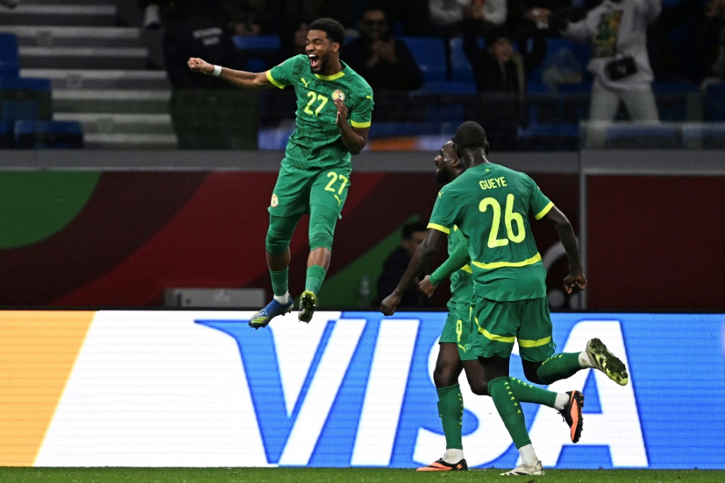 Le Sénégal, porté par Pape Gueye double buteur et Ibrahim Mbaye (N.27), a écarté le Soudan en 8e de finale de la CAN, le 3 janvier 2026 à Tanger.
