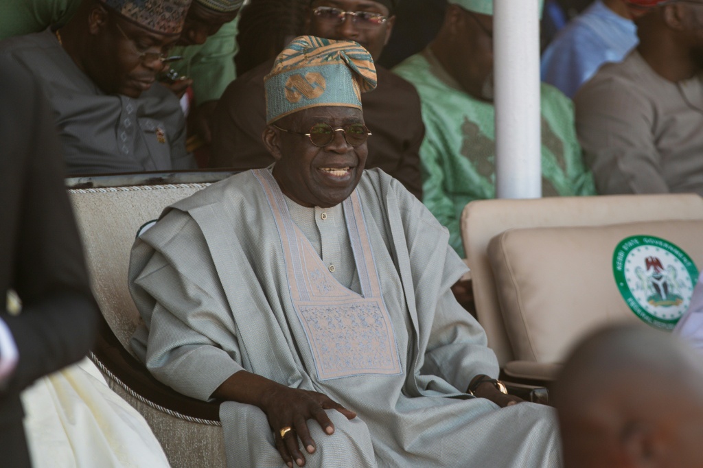 Le Président nigérian Bola Ahmed Tinubu assiste au Festival culturel et de la pêche d'Argungu dans la ville d'Argungu, dans l'État de Kebbi, au nord-ouest du Nigéria, le 14 février 2026.