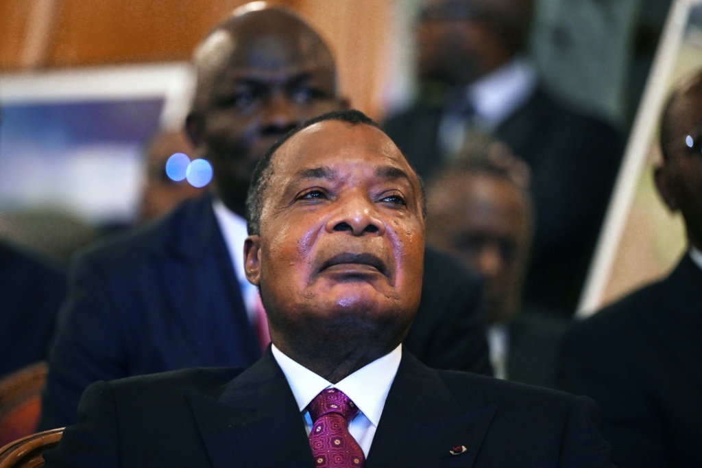 Le Président de la République du Congo, Denis Sassou Nguesso, assiste à une réception dans le cadre d'une visite d'Etat, à l'hôtel Bristol à Paris, le 22 mai 2025.