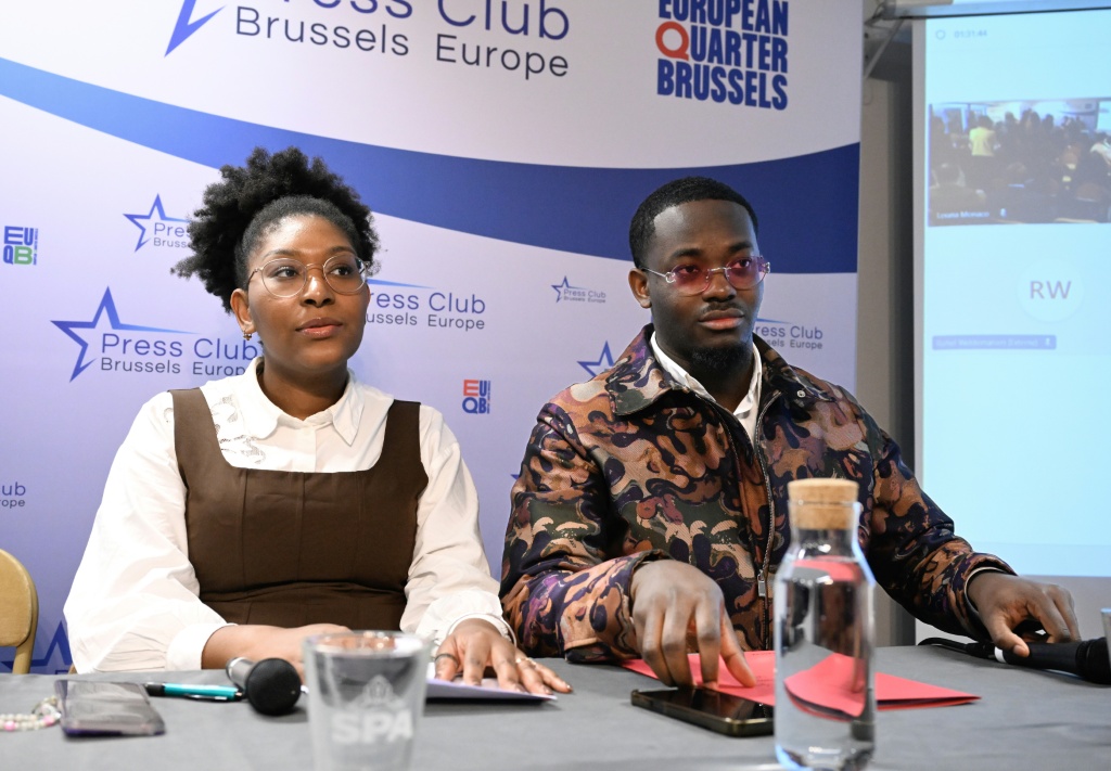 Yema et Mehdi Lumumba, deux petits-enfants de l'ex-Premier ministre congolais assassiné Patrice Lumumba, le 19 janvier 2026 à Bruxelles.