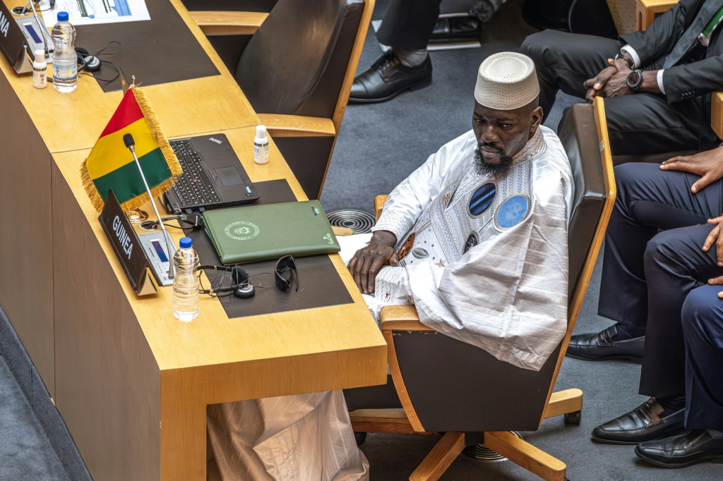 Le Président guinéen Mamadi Doumbouya lors la 39e session ordinaire de l'Assemblée de l'Union Africaine au siège de l'UA à Addis Abeba, le 14 février 2026 en Ethiopie.