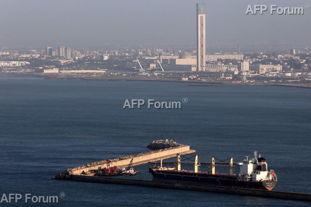 La Grande Mosquée en arrière-plan du Port d'Alger, le 16 février 2026.