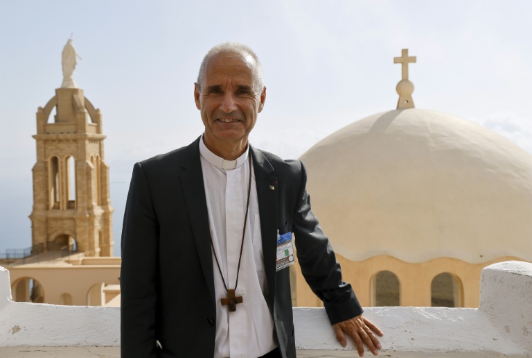 L'archevêque d'Alger, Mgr Jean-Paul Vesco, devant la chapelle de la forteresse Santa Cruz à Oran, le 27 août 2022.