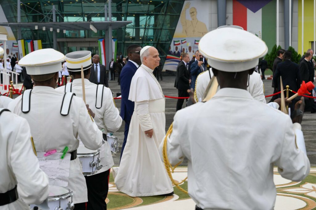 Le pape Léon XIV a achevé ce 23 avril sa tournée africaine par une messe en plein air en Guinée équatoriale (photo, Vatican News).