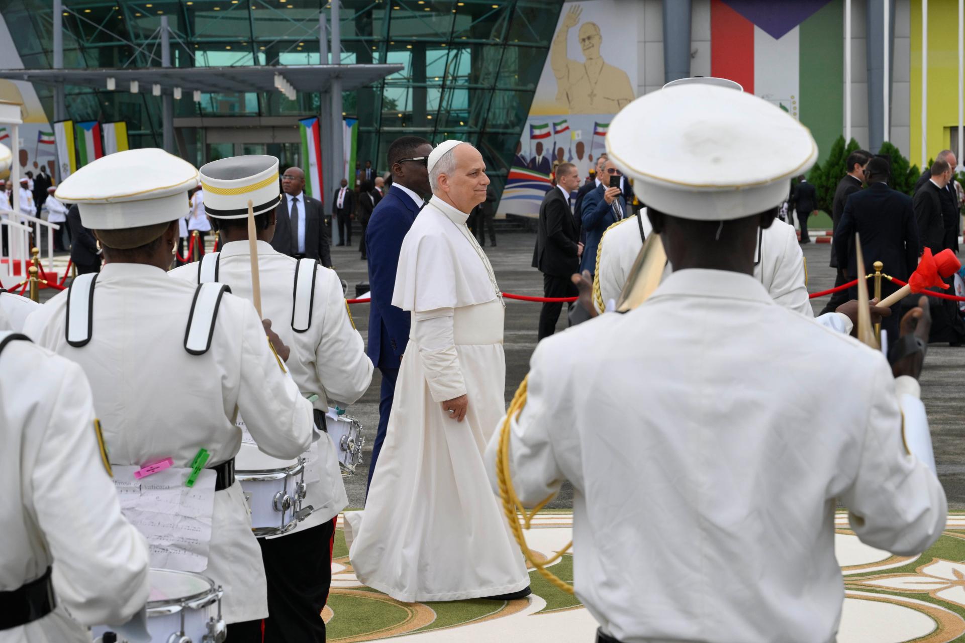 Le pape Léon XIV a achevé ce 23 avril sa tournée africaine par une messe en plein air en Guinée équatoriale (photo, Vatican News).