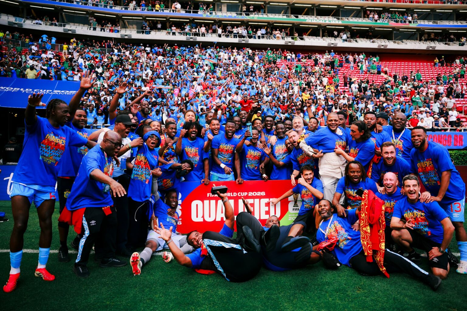 L'équipe de la RDC célébrant sa qualification pour le Mondial 2026