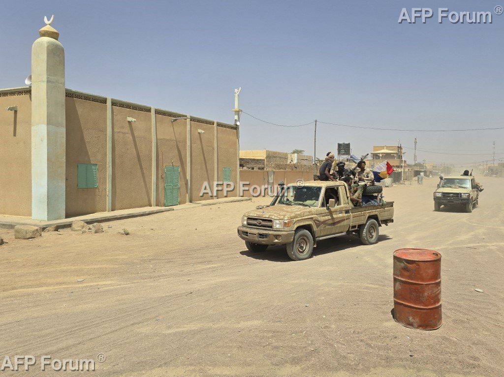Des rebelles touaregs de la coalition du Front de libération de l'Azawad (FLA) à Kidal, le 26 avril 2026 au Mali.
