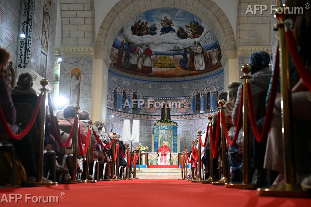 Le Pape Léon XIV assiste à une rencontre avec la communauté algérienne dans la basilique Notre-Dame d’Afrique, à Alger, le 13 avril 2026.