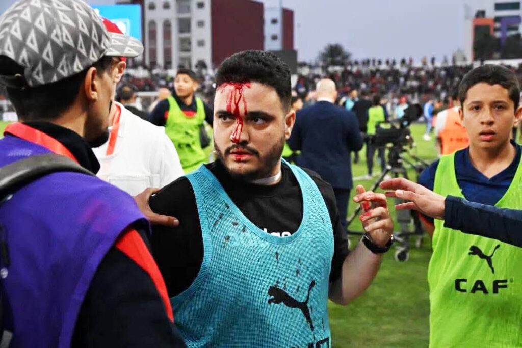 Coupe de la CAF 2026/Demi-finale retour: Des inconduites graves affichées par des supporters de l’USM Alger à Safi ce 19 avril 2026 (photo, DR).