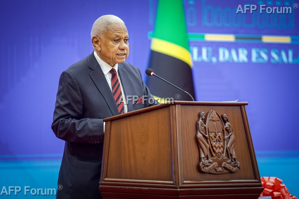 Mohamed Chande Othman, ancien président de la Cour suprême et président de la Commission d'enquête mise en place par le Gouvernement tanzanien, présente les conclusions de l'enquête sur les troubles survenus lors des élections, le 23 avril 2026 à Dar es Salaam.