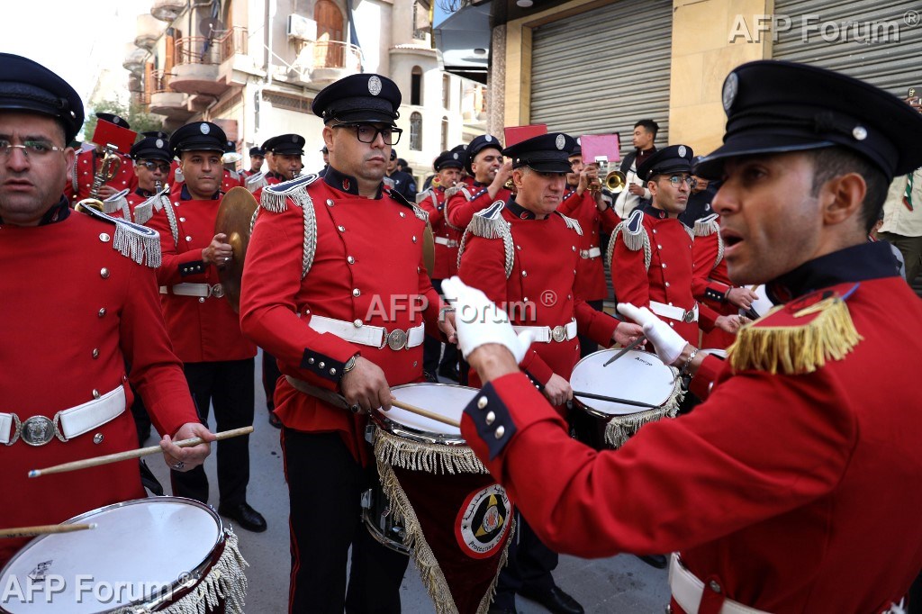 Un orchestre algérien participe à la commémoration des massacres de Sétif de 1945, à Sétif le 8 mai 2026.