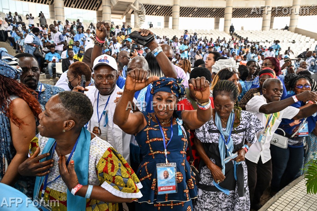 Des supporteurs de l'ancien Président et président du Parti populaire africain de Côte d'Ivoire (PPA-CI), Laurent Gbagbo, lors de la cérémonie de clôture du premier Congrès de son parti à Abidjan, le 15 mai 2026 en Côte d'Ivoire.