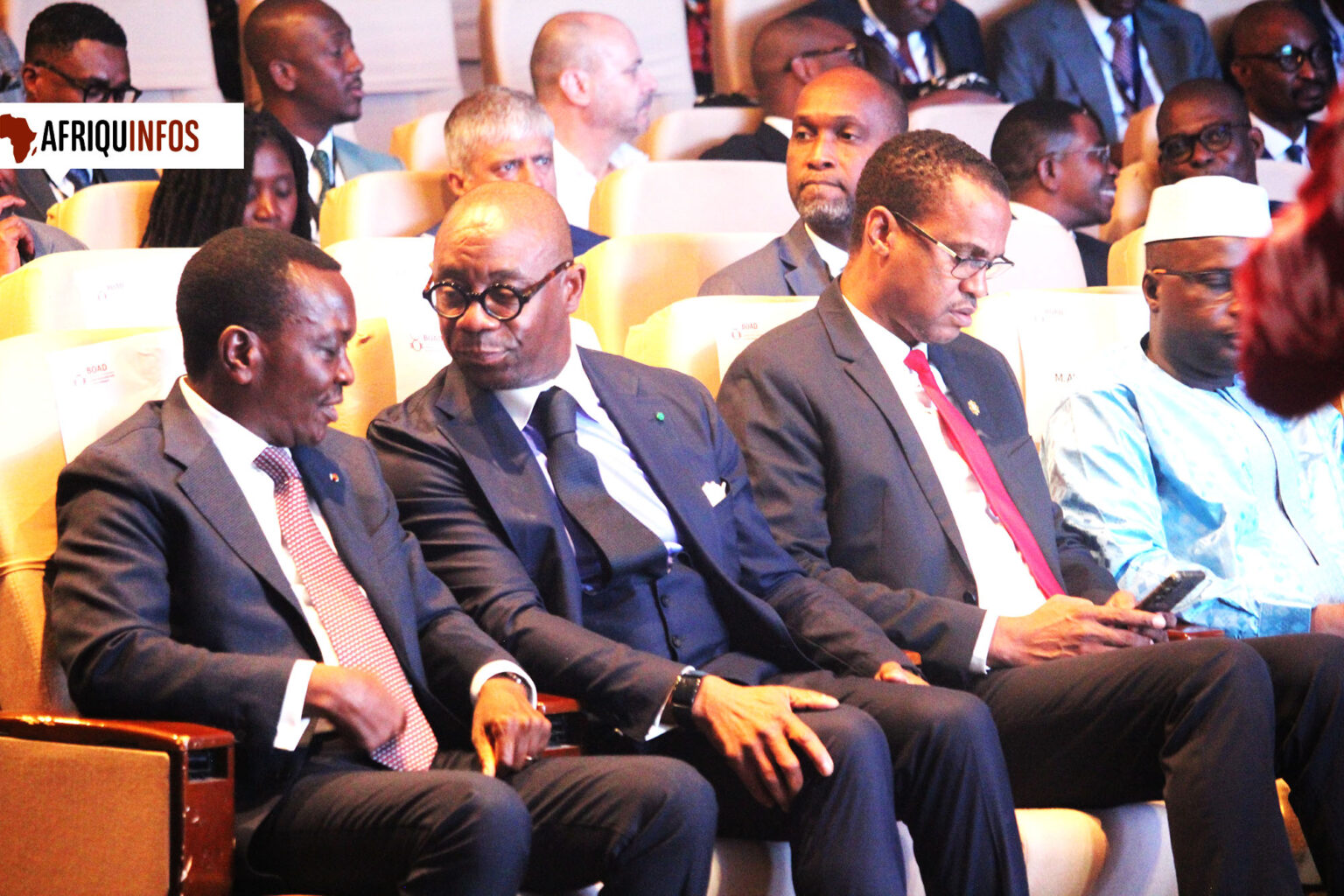Serge Ekue et le ministre Kodjo S.-T. Adedze (ministre togolais l’Aménagement du Territoire et de l’Urbanisme).