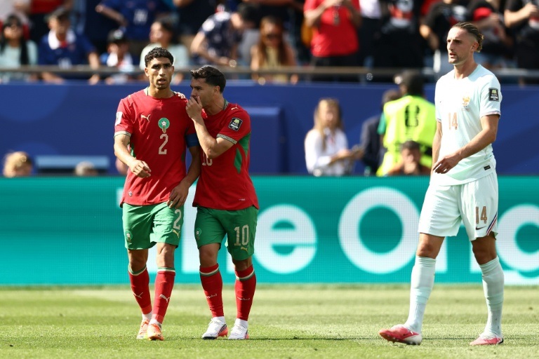 Les Marocains Achraf Hakimi (g) et Brahim Diaz face à la France, le 9 juillet 2026 à Foxborough (à Boston).