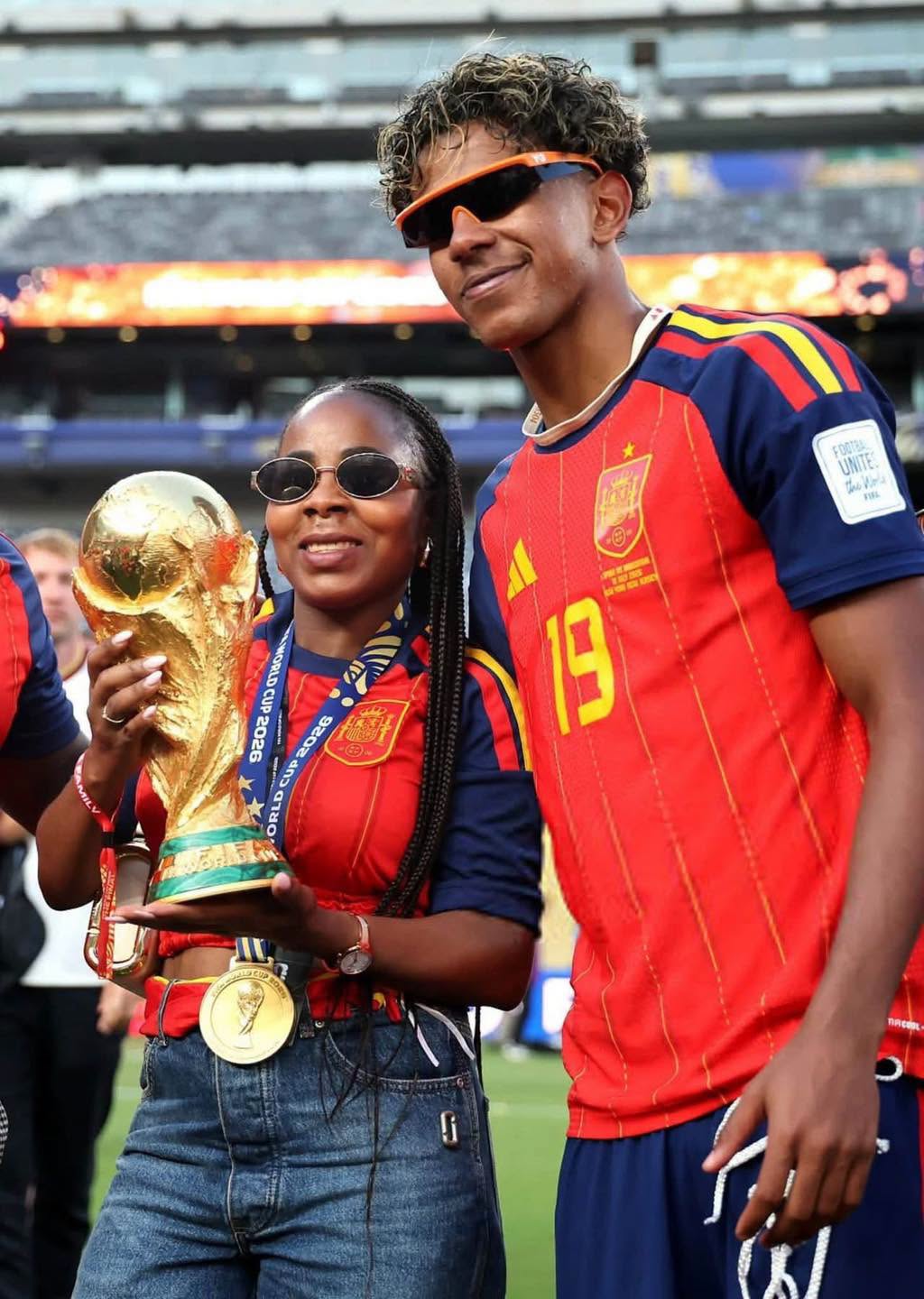 Lamine Yamal et sa mère