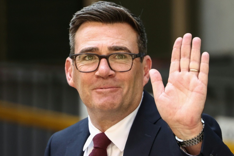 Andy Burnham, confirmé comme nouveau chef du Labour et prochain Premier ministre, quitte la "conférence extraordinaire" du Parti travailliste, le 17 juillet 2026 à Londres.